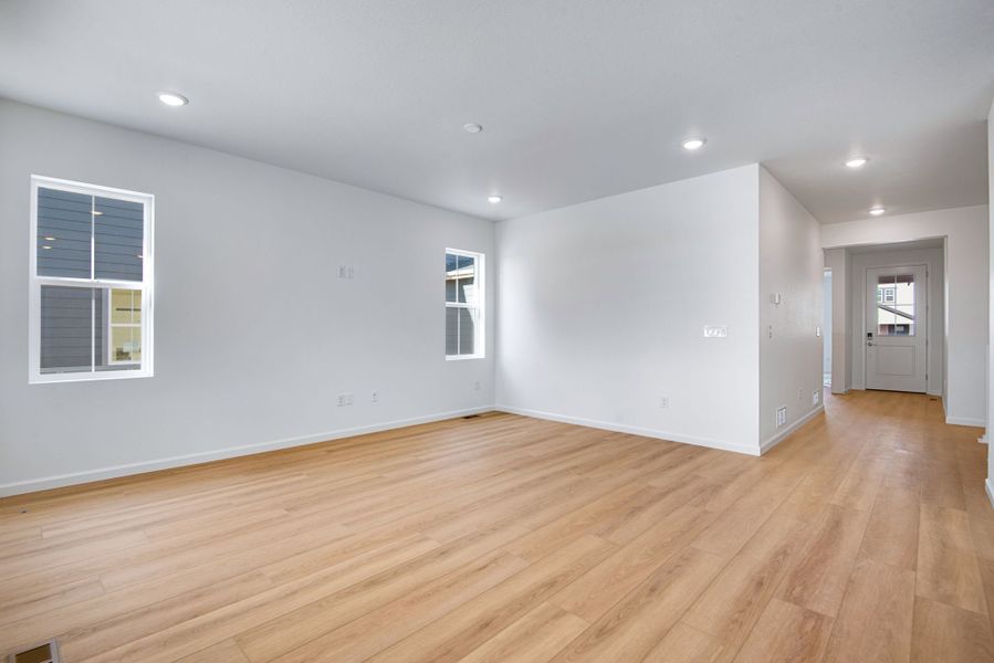 Spacious, unfurnished interior of a new home in The Aurora Highlands, Aurora (Image 26).