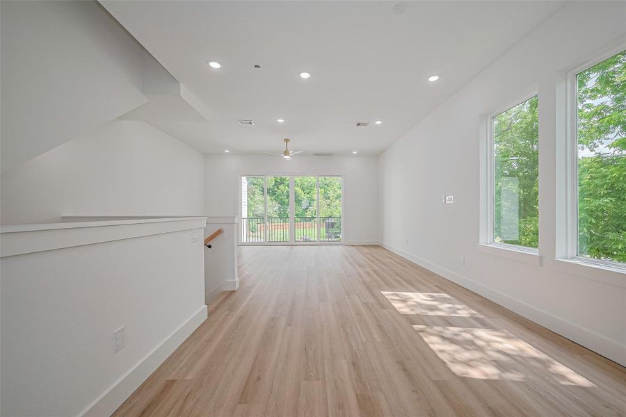 Spacious, unfurnished interior of a new home in , Houston (Image 24).