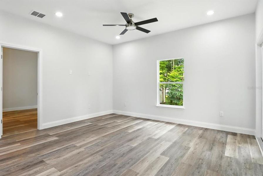 Spacious, unfurnished interior of a new home in , Citrus Springs (Image 21).