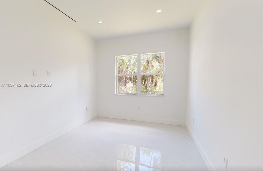 Spacious, unfurnished interior of a new home in , Naples (Image 21).