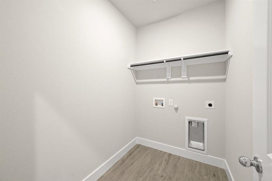 Spacious, unfurnished interior of a new home in Llano Springs, Fort Worth (Image 24).