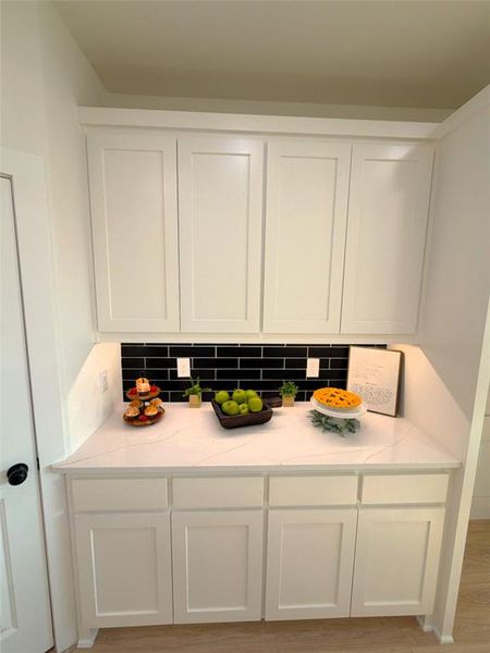 Close-up of interior finishes inside a home in , Waxahachie (Image 21).