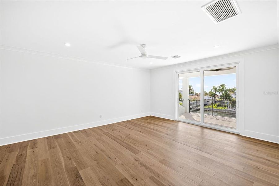 Spacious, unfurnished interior of a new home in , St. Petersburg (Image 47).