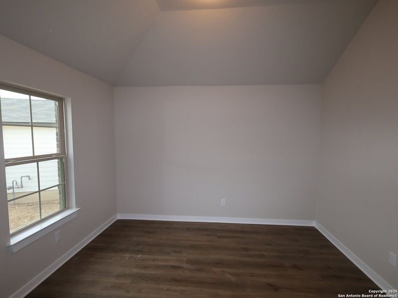 Spacious, unfurnished interior of a new home in Winding Brook, San Antonio (Image 19). Spacious, unfurnished interior of a new home in Winding Brook, San Antonio (Image 19).