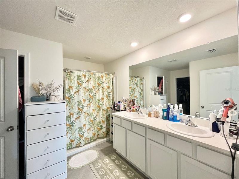 Furnished interior view inside a new home in Ocala Crossings South, Ocala (Image 7).