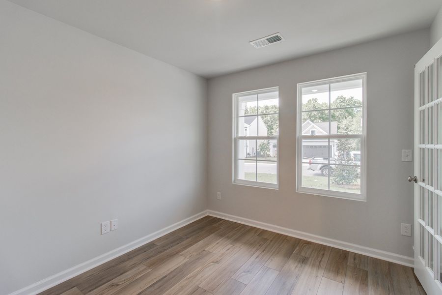 Spacious, unfurnished interior of a new home in Bluefield, Lexington (Image 22). Spacious, unfurnished interior of a new home in Bluefield, Lexington (Image 22).