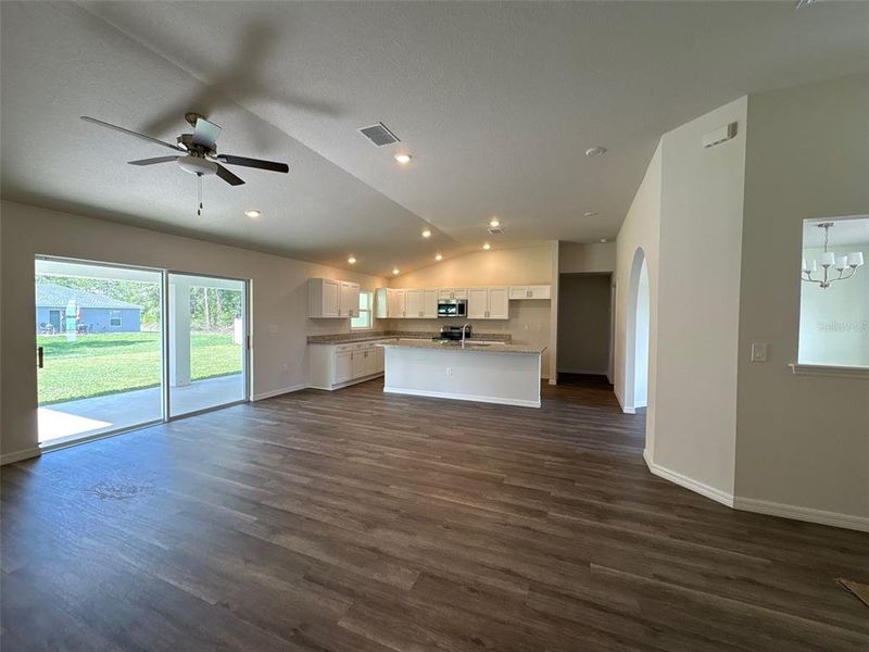 Spacious, unfurnished interior of a new home in , Ocala (Image 13).