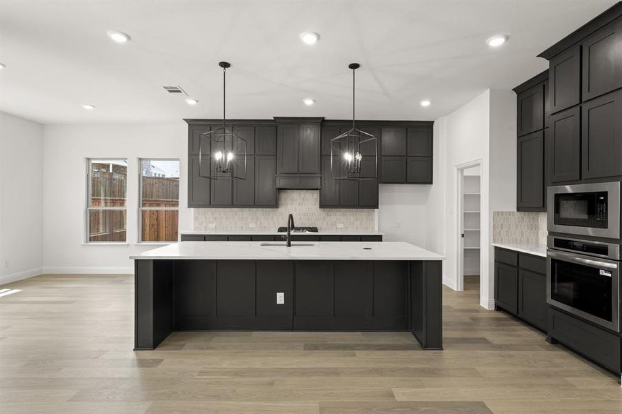 748 Brozgold- Kitchen-2