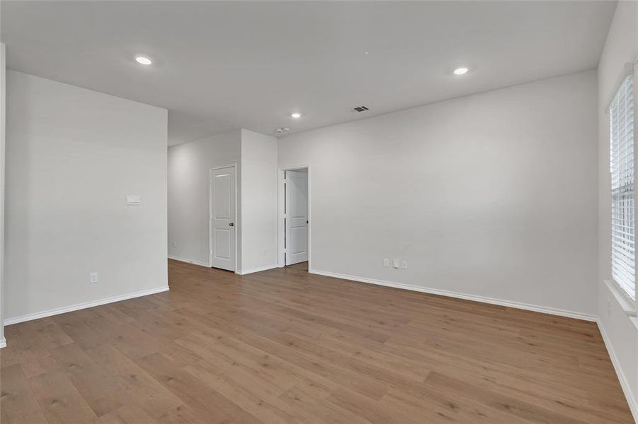 Spacious, unfurnished interior of a new home in Enclave at Pecan Creek, Krugerville (Image 20). Spacious, unfurnished interior of a new home in Enclave at Pecan Creek, Krugerville (Image 20).