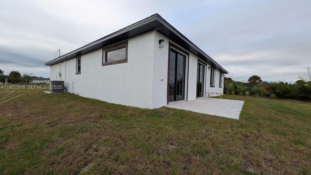 Exterior details and patio area of a home in , Labelle (Image 26).