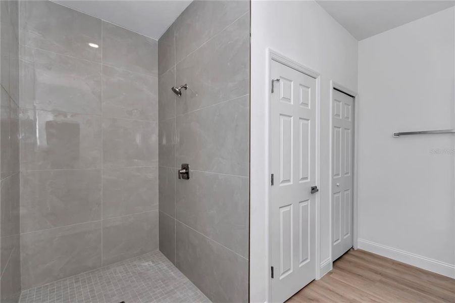 Spacious, unfurnished interior of a new home in , Ocala (Image 16).