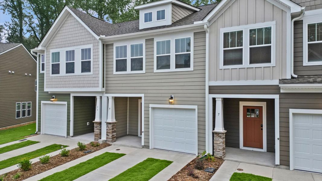 Memorable first impression with elegant exterior design and exceptional materials Memorable first impression with elegant exterior design and exceptional materials