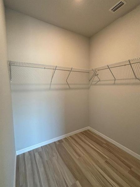 Spacious, unfurnished interior of a new home in , Sebring (Image 8).