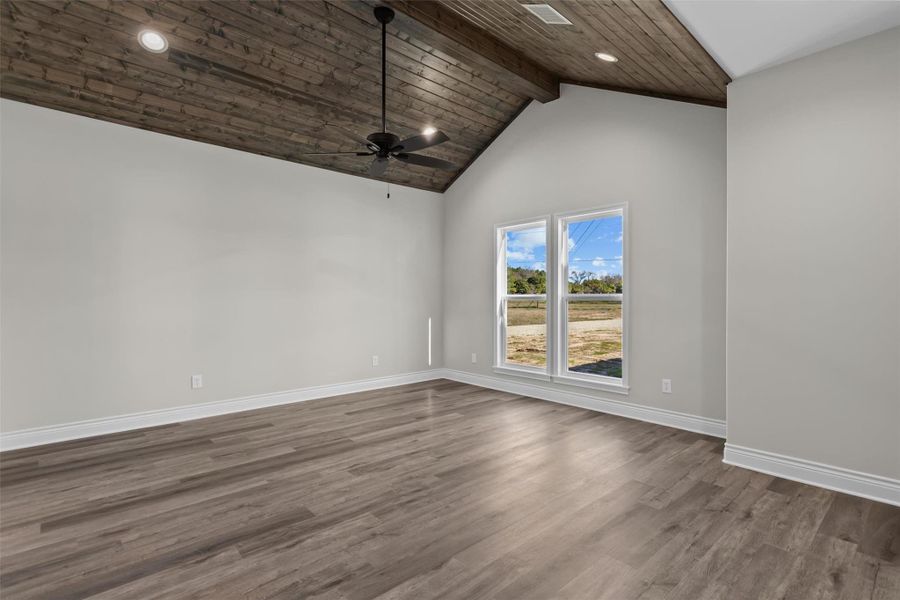 Spacious, unfurnished interior of a new home in , Grapeland (Image 25).
