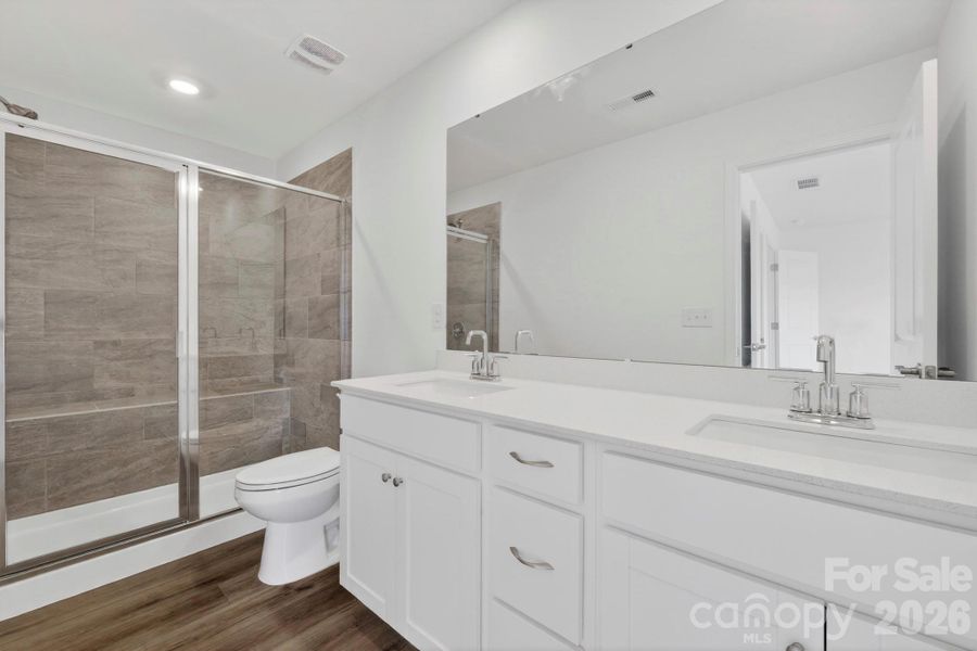 Owners bathroom #2 with ensuite bath and tiled shower