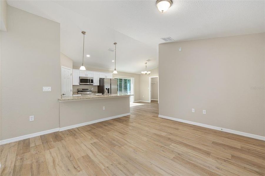 Spacious, unfurnished interior of a new home in , Citrus Springs (Image 10).