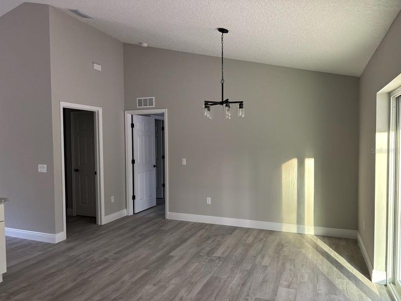 Spacious, unfurnished interior of a new home in , Dunnellon (Image 11).