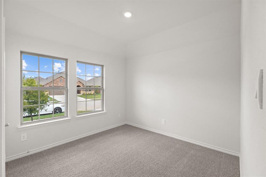 Spacious, unfurnished interior of a new home in Williamsburg, Fate (Image 17).