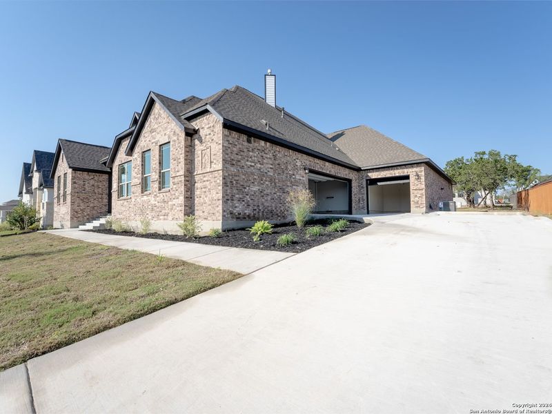 Image 30 of a home in Potranco Oaks. Image 30 of a home in Potranco Oaks.