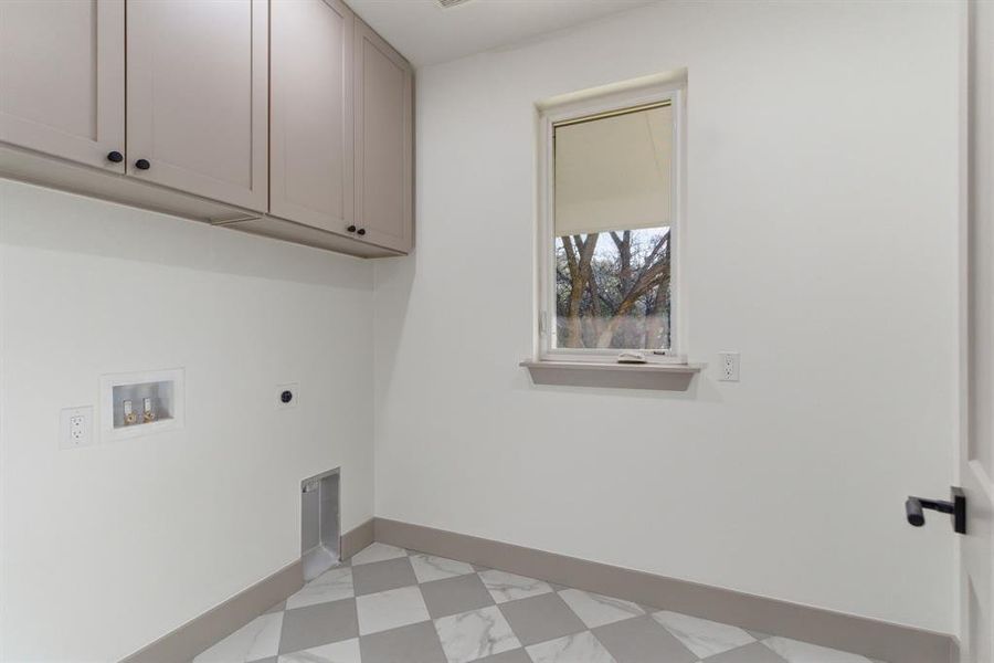 Spacious, unfurnished interior of a new home in , Denison (Image 23).