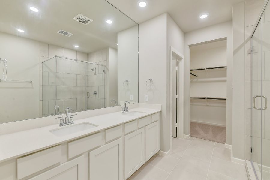 Furnished interior view inside a new home in Summer Place  35', Montgomery (Image 17).