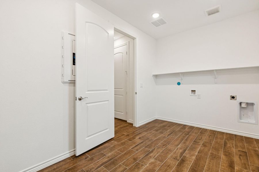 Spacious, unfurnished interior of a new home in Del Webb Fulshear, Fulshear (Image 17).