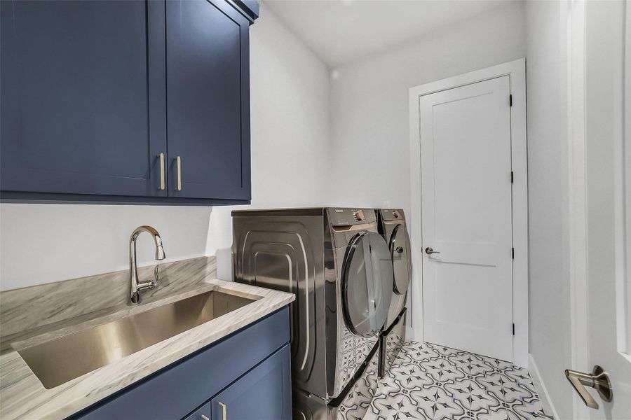 Furnished interior view inside a new home in Lakeview, Waller (Image 10).