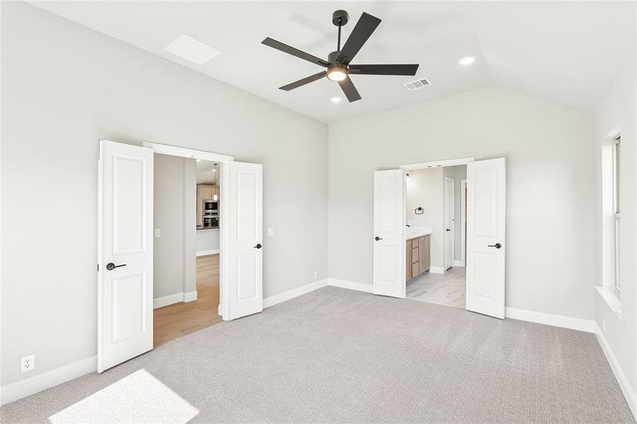 Spacious, unfurnished interior of a new home in The Oaks, Red Oak (Image 27).
