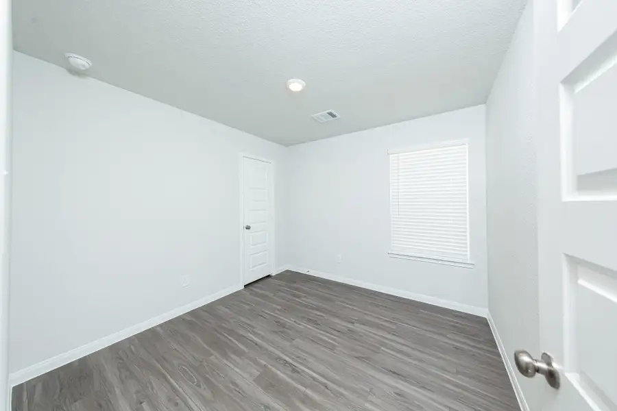 Spacious, unfurnished interior of a new home in River's Edge, Conroe (Image 10). Spacious, unfurnished interior of a new home in River's Edge, Conroe (Image 10).