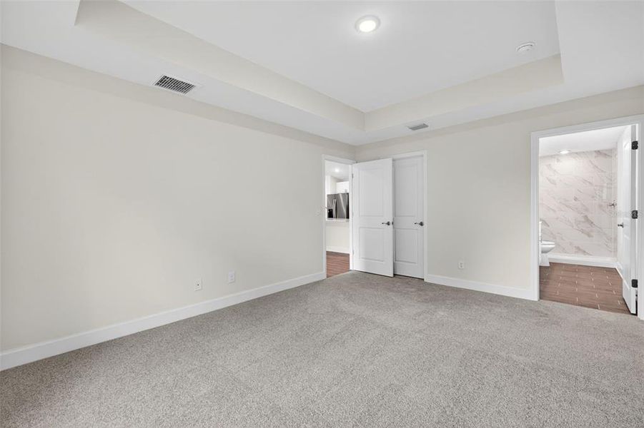 Spacious, unfurnished interior of a new home in , Port Charlotte (Image 16).