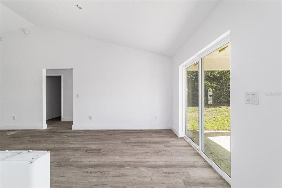 Spacious, unfurnished interior of a new home in , Ocala (Image 20).
