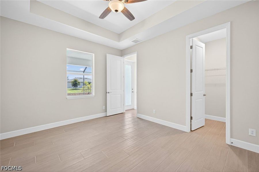 Spacious, unfurnished interior of a new home in Cape Coral, Cape Coral (Image 19).