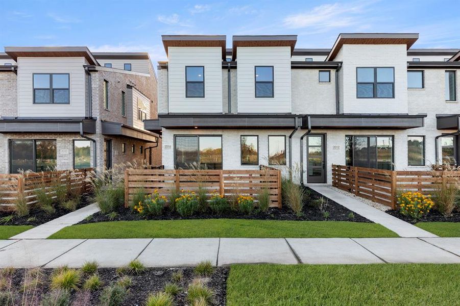 01. 2016 Aldrich - Front