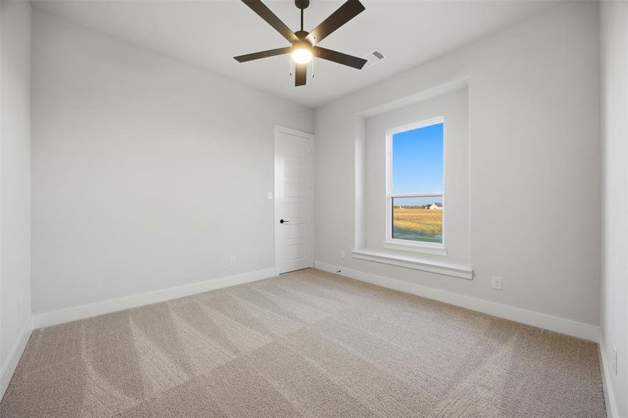 Spacious, unfurnished interior of a new home in Waterfall Ranch - 1 Acre Lots, Waxahachie (Image 28). Spacious, unfurnished interior of a new home in Waterfall Ranch - 1 Acre Lots, Waxahachie (Image 28).