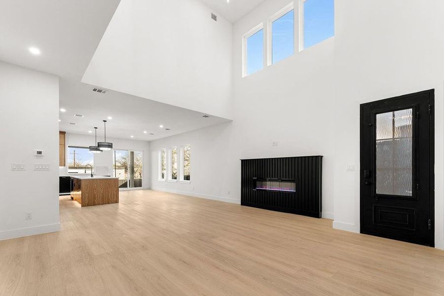 Spacious, unfurnished interior of a new home in , Dallas (Image 31).