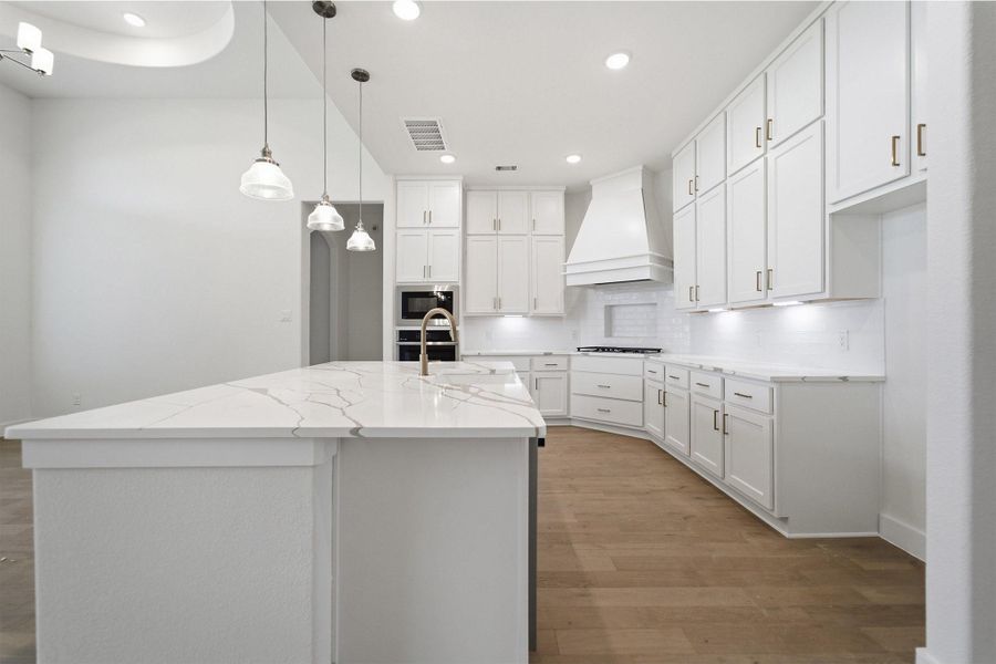 Furnished interior view inside a new home in Suncreek Estates, Rosharon (Image 10).