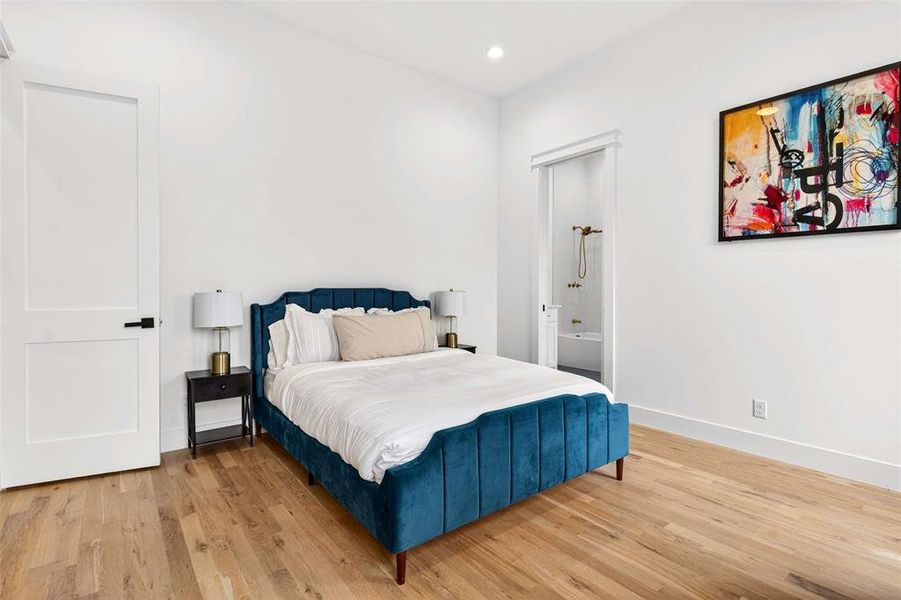 Furnished interior view inside a new home in , Dallas (Image 14).