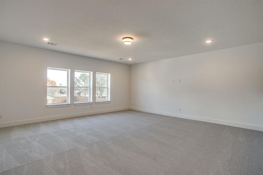 Spacious, unfurnished interior of a new home in Terrace Oaks, Arlington (Image 30).