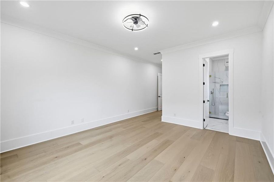 Spacious, unfurnished interior of a new home in , Monroe (Image 78).