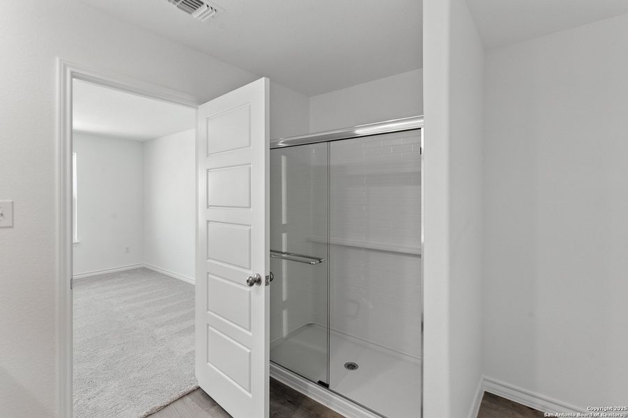Spacious, unfurnished interior of a new home in The Overlook at Creekside, New Braunfels (Image 24).