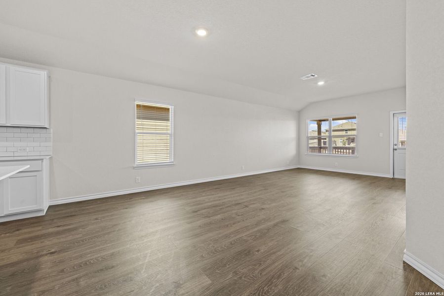Spacious, unfurnished interior of a new home in Redbird Ranch, San Antonio (Image 18).