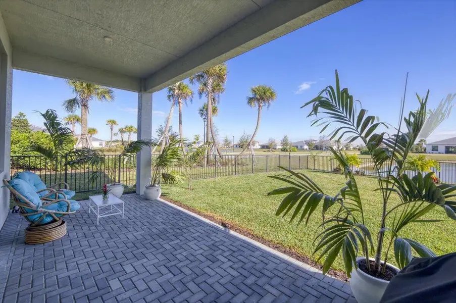 Paver Lanai-fenced yard