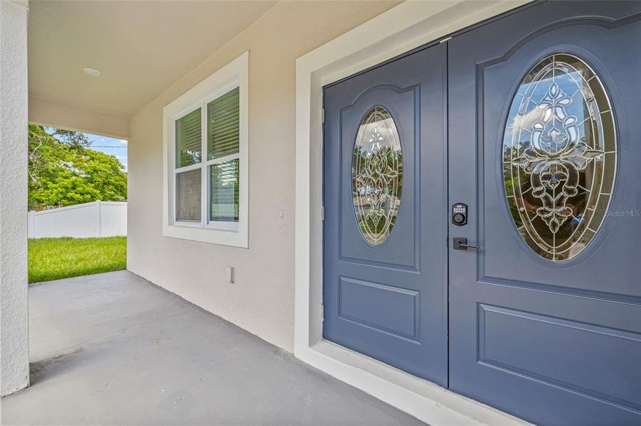 Exterior details and patio area of a home in , Tampa (Image 4).