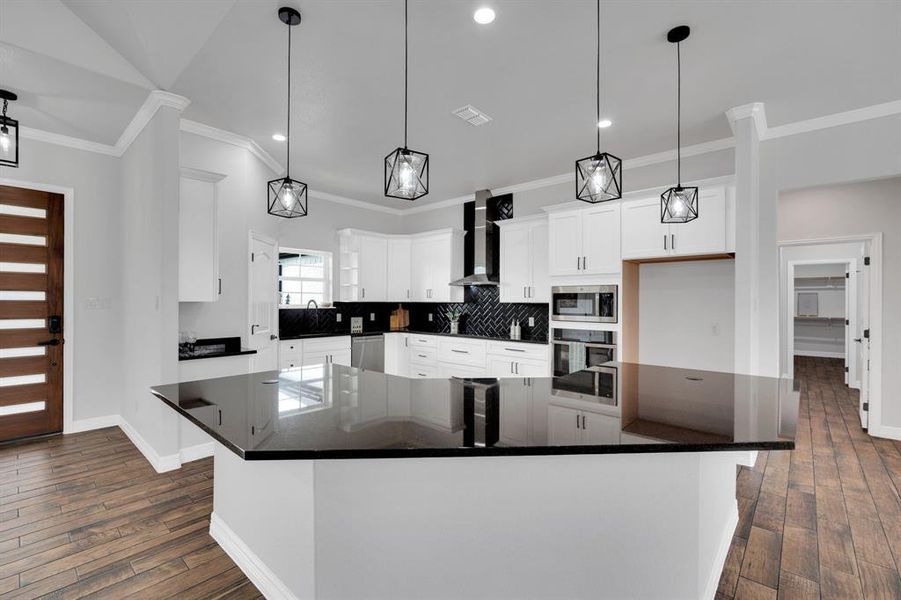 Furnished interior view inside a new home in , Waxahachie (Image 7).