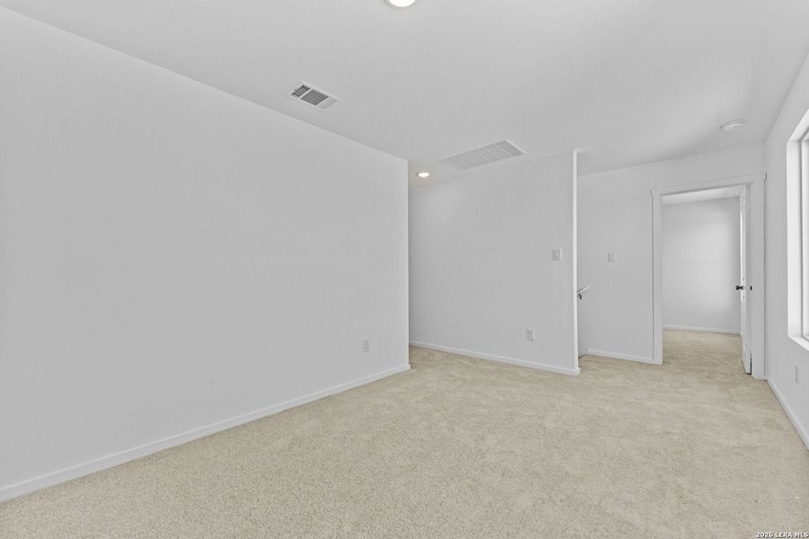 Spacious, unfurnished interior of a new home in Guadalupe Ridge, New Braunfels (Image 21). Spacious, unfurnished interior of a new home in Guadalupe Ridge, New Braunfels (Image 21).
