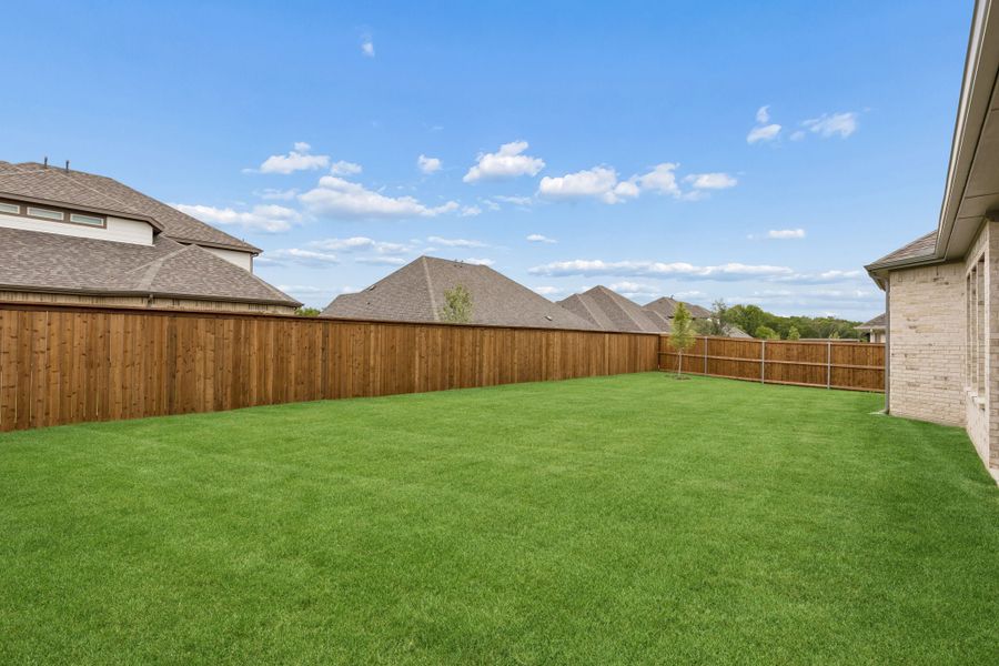 Exterior details and patio area of a home in Dove Hollow, Waxahachie (Image 3).