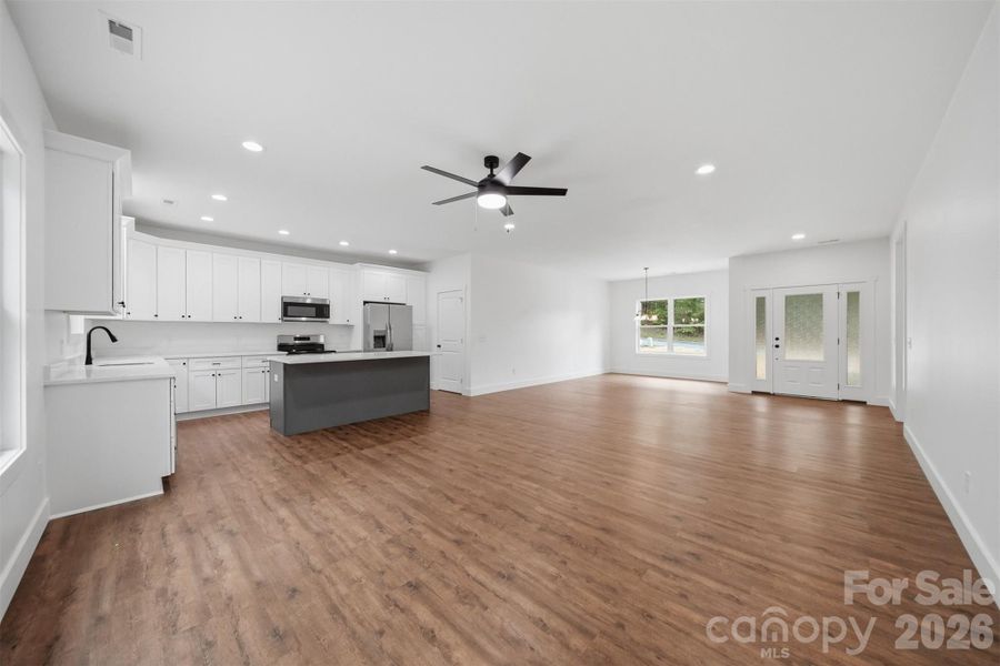 Spacious, unfurnished interior of a new home in , Lenoir (Image 26).