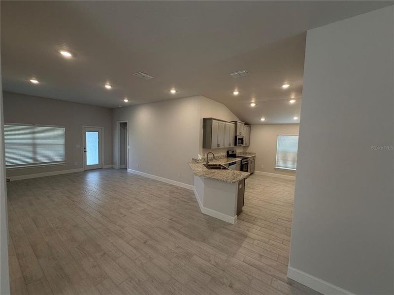 Spacious, unfurnished interior of a new home in Oak Hill Plantation, Ocala (Image 17). Spacious, unfurnished interior of a new home in Oak Hill Plantation, Ocala (Image 17).