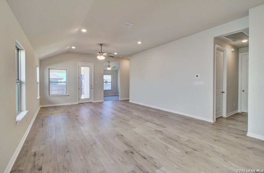 Spacious, unfurnished interior of a new home in Meyer Ranch – Premier, New Braunfels (Image 17).