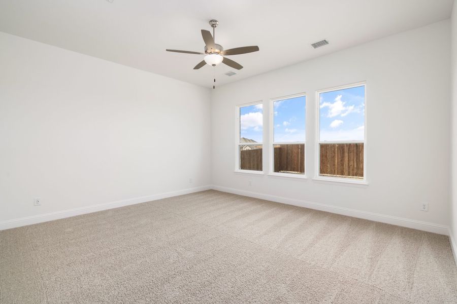 Spacious, unfurnished interior of a new home in Lake Breeze, Lavon (Image 31).